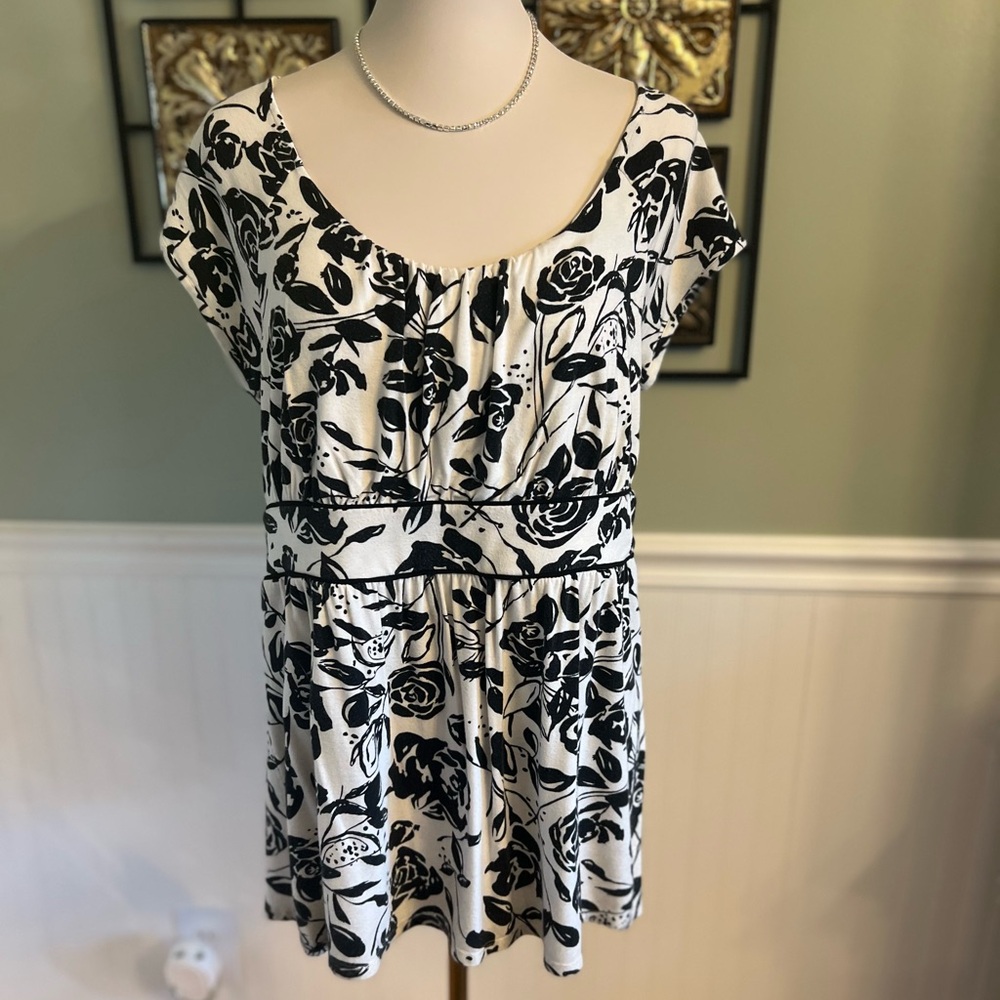 SOLD ! Stylish floral top